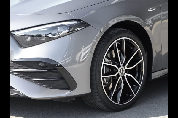 Mercedes-Benz A-Klasse 250e AMG ** NIGHT, MBUX+, PANO, MEMO, DISTR, 2-Zone CLIMA, 19-inch LMV,  ** 1e EIG - UNFALLFREI ** ** INFORMEER OOK NAAR ONZE AANTREKKELIJKE FINANCIAL-LEASE TARIEVEN **