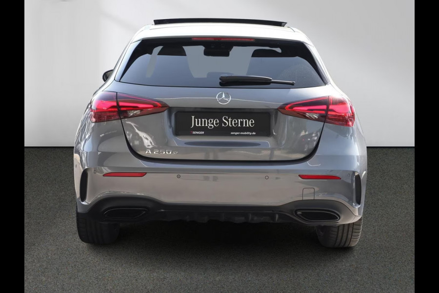 Mercedes-Benz A-Klasse 250e AMG ** NIGHT, MBUX+, PANO, MEMO, DISTR, 2-Zone CLIMA, 19-inch LMV,  ** 1e EIG - UNFALLFREI ** ** INFORMEER OOK NAAR ONZE AANTREKKELIJKE FINANCIAL-LEASE TARIEVEN **