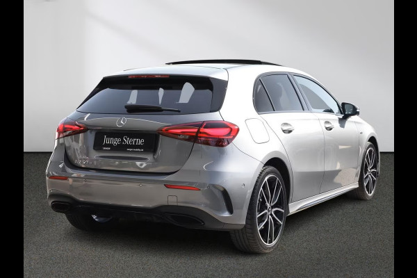Mercedes-Benz A-Klasse 250e AMG ** NIGHT, MBUX+, PANO, MEMO, DISTR, 2-Zone CLIMA, 19-inch LMV,  ** 1e EIG - UNFALLFREI ** ** INFORMEER OOK NAAR ONZE AANTREKKELIJKE FINANCIAL-LEASE TARIEVEN **