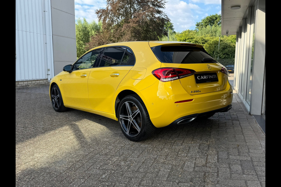Mercedes-Benz A-Klasse 250 e Advantage 218 Pk | Widescreen | Navigatie | Cruise | Camera | Clima | Lichtmetaal.