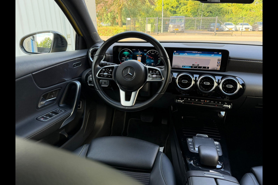 Mercedes-Benz A-Klasse 250 e Advantage 218 Pk | Widescreen | Navigatie | Cruise | Camera | Clima | Lichtmetaal.