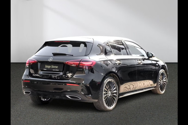 Mercedes-Benz A-Klasse 250e AMG ** NIGHT, MBUX+, PANO, MEMO, DISTR, 2-Zone CLIMA, 19-inch LMV,  ** 1e EIG - UNFALLFREI ** ** INFORMEER OOK NAAR ONZE AANTREKKELIJKE FINANCIAL-LEASE TARIEVEN **