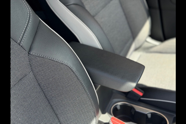 Renault Captur 1.6 E-Tech Hybrid 145 Intens AUT NAVI NAP!