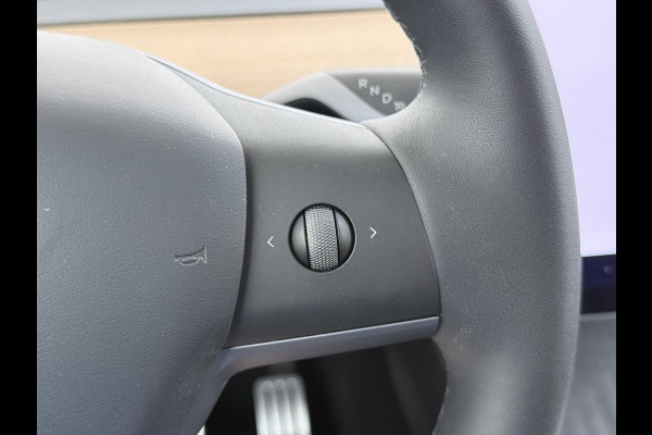 Tesla Model Y Performance AWD 75 kWh SOH 94% RIJKLAAR GELEVERD | TESLA FABRIEKSGARANTIT TOT 3-2027 OF 80.000 | TESLA GARANTIE ACCU + AANDRIJFLIJN T/M 03-2031/ 192.000KM|
