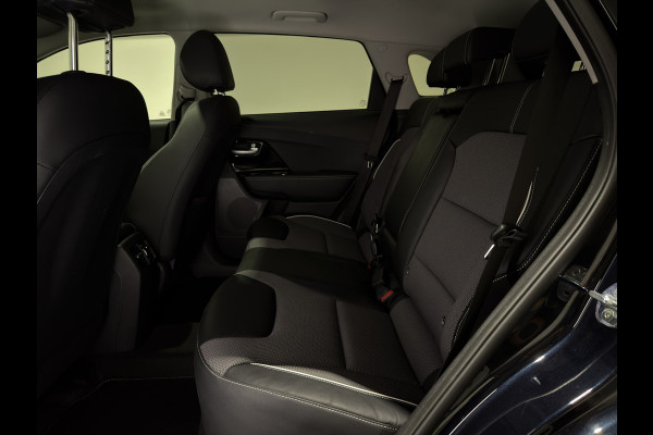 Kia e-Niro DynamicPlusLine 64 kWh | Stoelen & Stuurwiel verwarmd | Soh (batterijcheck) Waarde 94,3 %