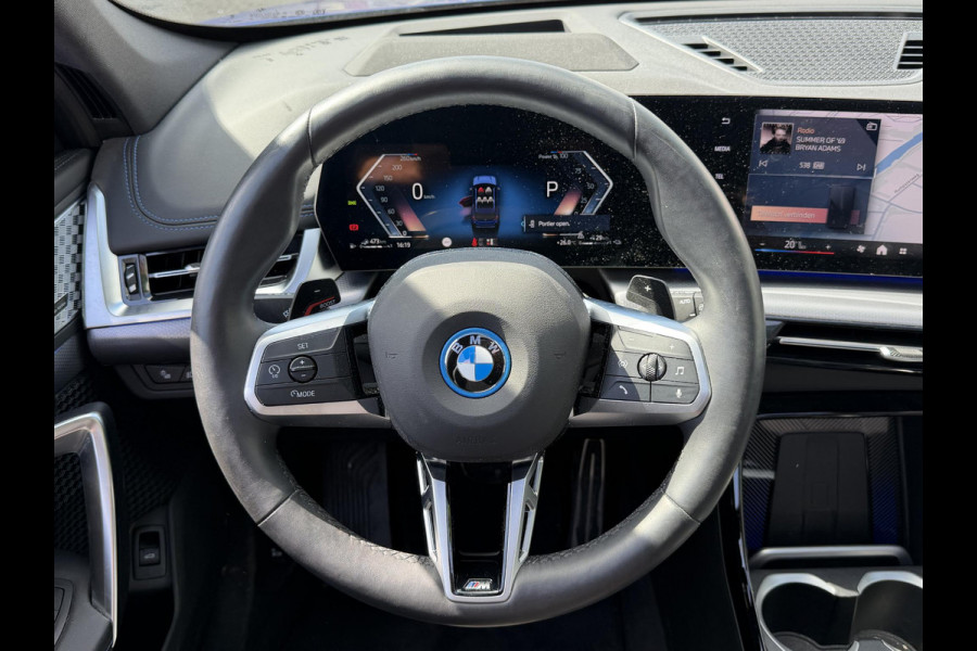 BMW X1 xDrive30e M Sport Pro 19''/Panoramadak/Harman Kardon/Trekhaak/Elektrische stoel + memory + massage/Keyless/Adaptieve cruise/360 Camera