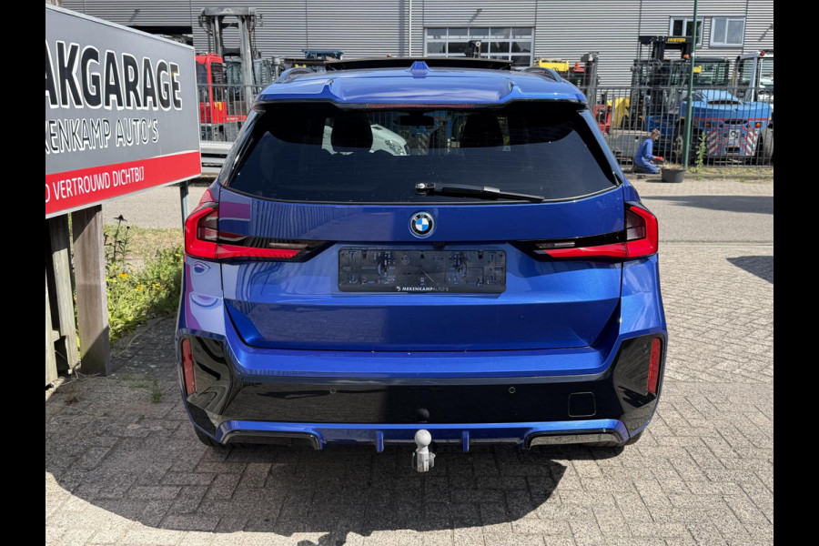 BMW X1 xDrive30e M Sport Pro 19''/Panoramadak/Harman Kardon/Trekhaak/Elektrische stoel + memory + massage/Keyless/Adaptieve cruise/360 Camera