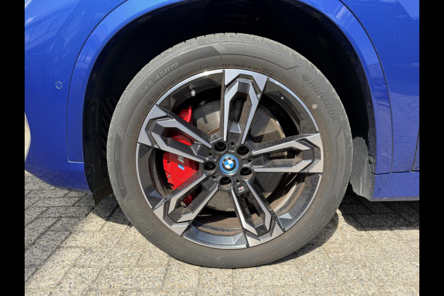 BMW X1 xDrive30e M Sport Pro 19''/Panoramadak/Harman Kardon/Trekhaak/Elektrische stoel + memory + massage/Keyless/Adaptieve cruise/360 Camera