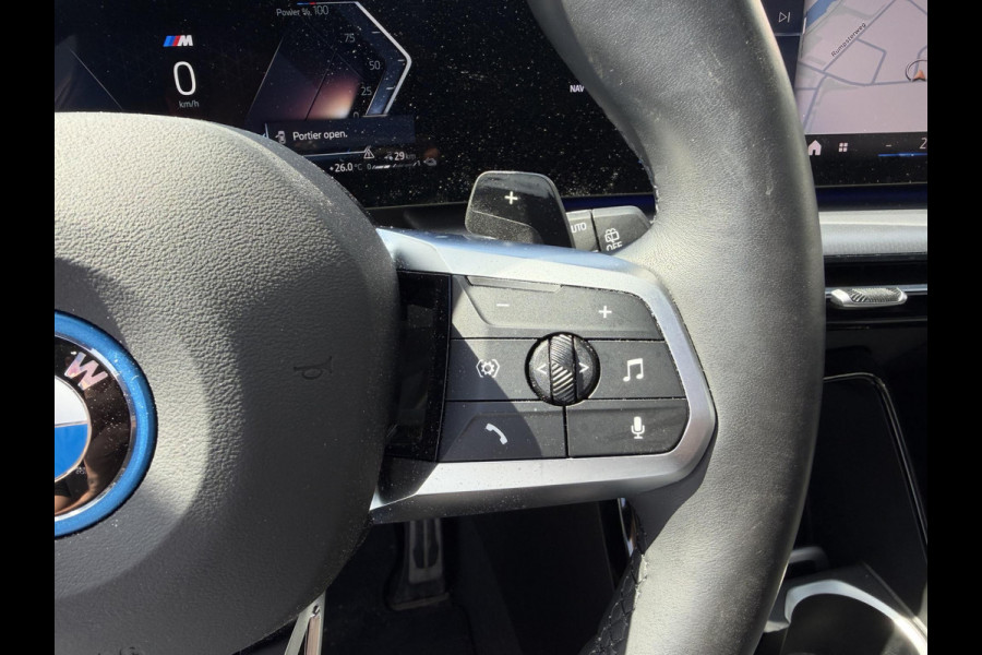 BMW X1 xDrive30e M Sport Pro 19''/Panoramadak/Harman Kardon/Trekhaak/Elektrische stoel + memory + massage/Keyless/Adaptieve cruise/360 Camera