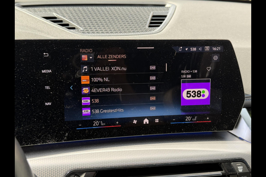 BMW X1 xDrive30e M Sport Pro 19''/Panoramadak/Harman Kardon/Trekhaak/Elektrische stoel + memory + massage/Keyless/Adaptieve cruise/360 Camera