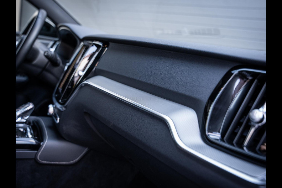 Volvo V60 2.0 T6 Plug-in hybrid AWD - R-Design l Pano l Trekh. l H&K