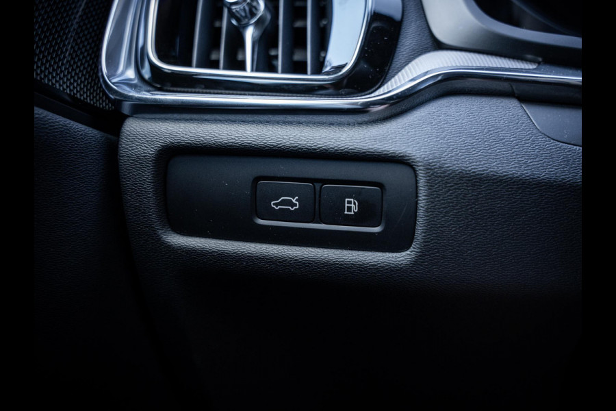 Volvo V60 2.0 T6 Plug-in hybrid AWD - R-Design l Pano l Trekh. l H&K