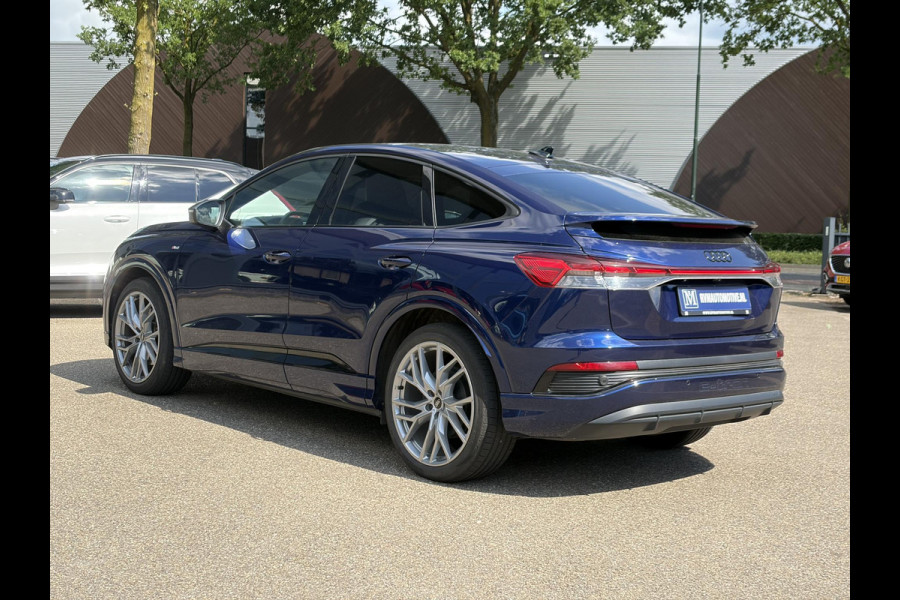 Audi Q4 Sportback e-tron 45 S Edition 82 kWh S-LINE BINNEN + BUITEN VAN: 48.900,- VOOR: 44.877,- UW WKOORDEEL: 4.023,- | 21 INCH!| MEM. STOEL| ACHTERUITRIJCAMERA| NAPPA LEER| DIAMOND STICHING | FABR. GARANTIE T/M 2028