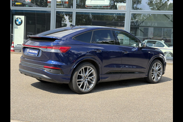 Audi Q4 Sportback e-tron 45 S Edition 82 kWh S-LINE BINNEN + BUITEN VAN: 48.900,- VOOR: 44.877,- UW WKOORDEEL: 4.023,- | 21 INCH!| MEM. STOEL| ACHTERUITRIJCAMERA| NAPPA LEER| DIAMOND STICHING | FABR. GARANTIE T/M 2028