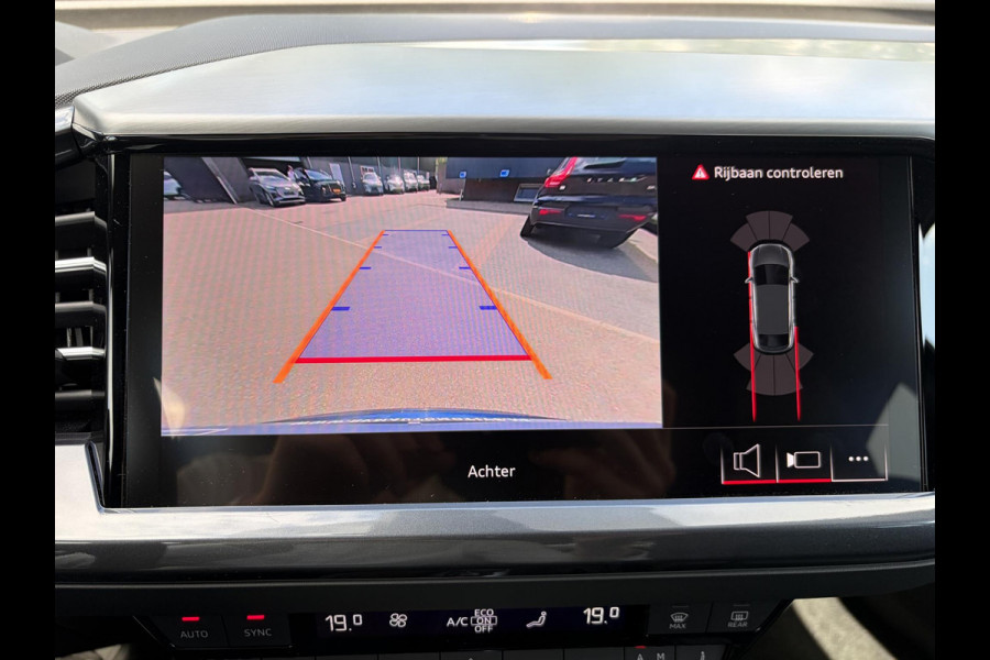 Audi Q4 Sportback e-tron 45 S Edition 82 kWh S-LINE BINNEN + BUITEN VAN: 48.900,- VOOR: 44.877,- UW WKOORDEEL: 4.023,- | 21 INCH!| MEM. STOEL| ACHTERUITRIJCAMERA| NAPPA LEER| DIAMOND STICHING | FABR. GARANTIE T/M 2028