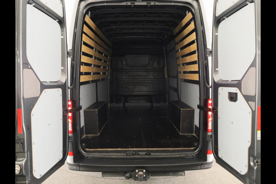 Volkswagen Crafter 35 2.0 TDI L3H3 Highline EURO VI 140 pk Automaat | Verlengde garantie | Navigatie | Trekhaak | Parkeersensoren | Achteruitrijcamera | Geveerde bestuurdersstoel |