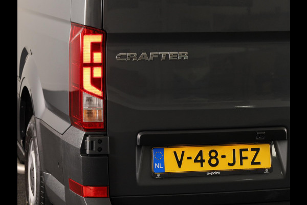 Volkswagen Crafter 35 2.0 TDI L3H3 Highline EURO VI 140 pk Automaat | Verlengde garantie | Navigatie | Trekhaak | Parkeersensoren | Achteruitrijcamera | Geveerde bestuurdersstoel |