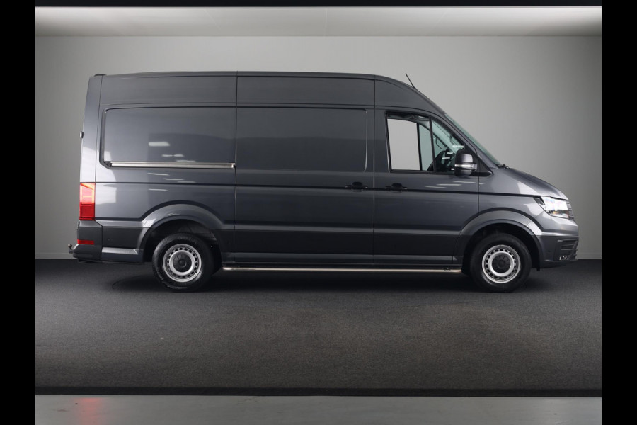 Volkswagen Crafter 35 2.0 TDI L3H3 Highline EURO VI 140 pk Automaat | Verlengde garantie | Navigatie | Trekhaak | Parkeersensoren | Achteruitrijcamera | Geveerde bestuurdersstoel |