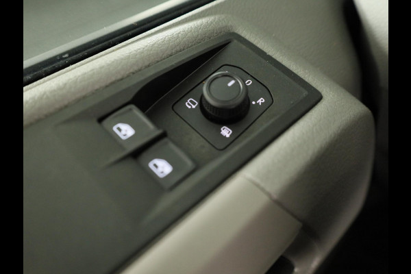 Volkswagen Crafter 35 2.0 TDI L3H3 Highline EURO VI 140 pk Automaat | Verlengde garantie | Navigatie | Trekhaak | Parkeersensoren | Achteruitrijcamera | Geveerde bestuurdersstoel |