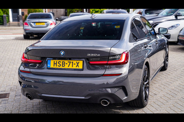 BMW 3-serie 330e | Head Up Display | 360 Camera | Stoelverwarming | Apple Carplay