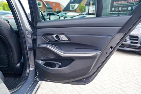 BMW 3-serie 330e | Head Up Display | 360 Camera | Stoelverwarming | Apple Carplay