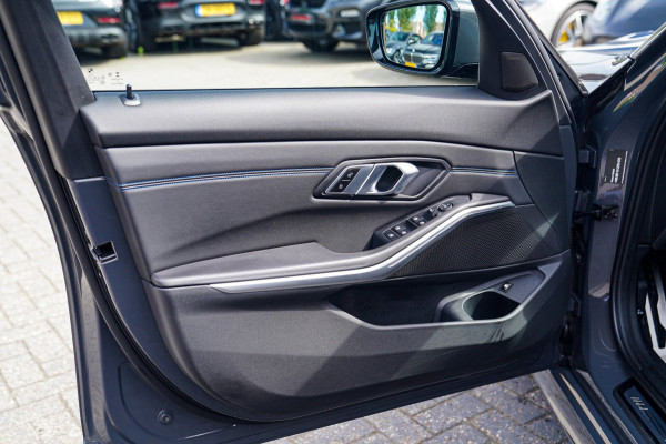 BMW 3-serie 330e | Head Up Display | 360 Camera | Stoelverwarming | Apple Carplay