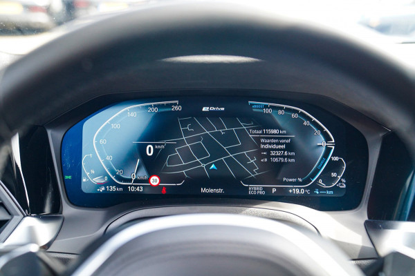 BMW 3-serie 330e | Head Up Display | 360 Camera | Stoelverwarming | Apple Carplay