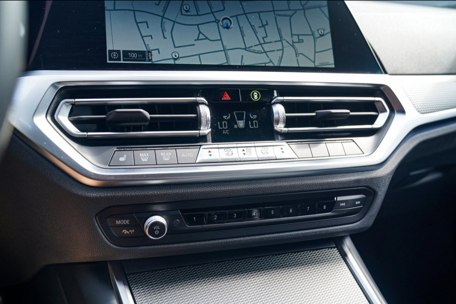 BMW 3-serie 330e | Head Up Display | 360 Camera | Stoelverwarming | Apple Carplay