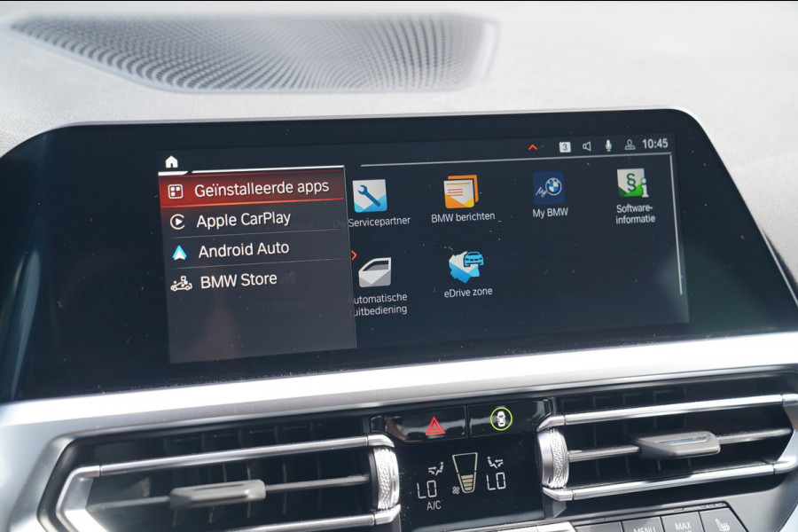 BMW 3-serie 330e | Head Up Display | 360 Camera | Stoelverwarming | Apple Carplay