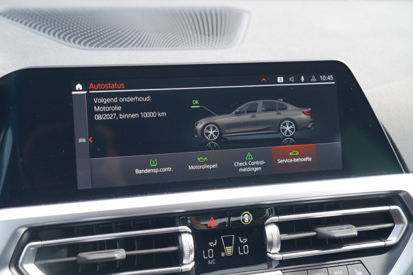 BMW 3-serie 330e | Head Up Display | 360 Camera | Stoelverwarming | Apple Carplay