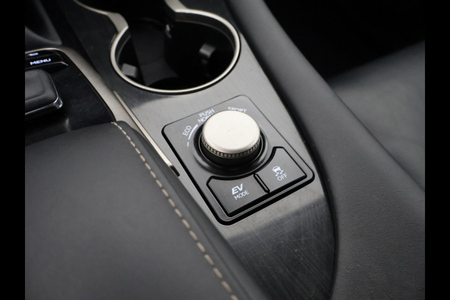 Lexus RX 450h 4WD Luxury Line | Navigatie | Stoelventilatie & Verwarming | Leder | Kofferbak automatisch |