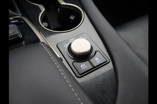 Lexus RX 450h 4WD Luxury Line | Navigatie | Stoelventilatie & Verwarming | Leder | Kofferbak automatisch |