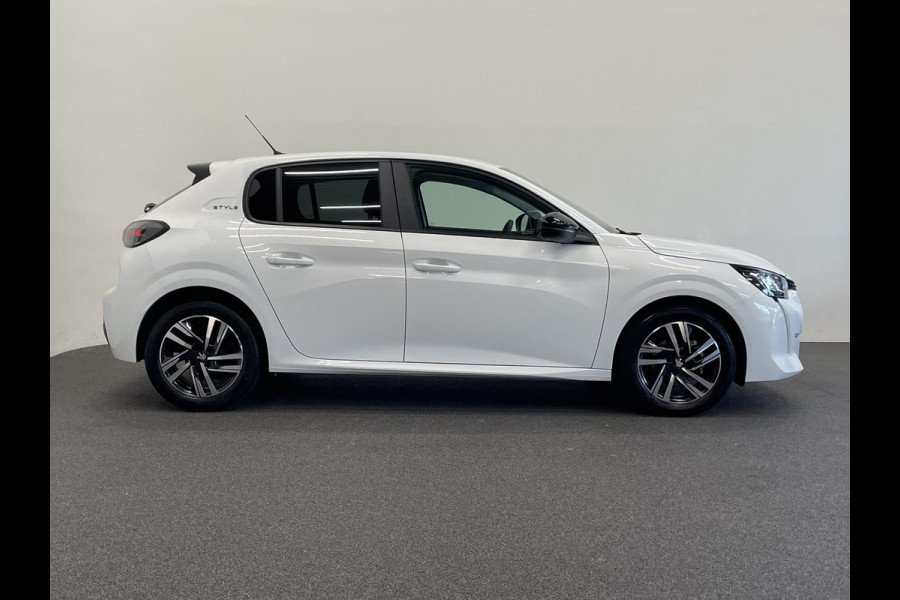 Peugeot 208 1.2 PureTech Style Navigatie Apple Carplay Android Auto Parkeersensoren achter Head-up display Cruise Control Full Led Climate Control Lichtmetalen velgen