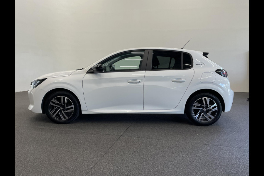 Peugeot 208 1.2 PureTech Style Navigatie Apple Carplay Android Auto Parkeersensoren achter Head-up display Cruise Control Full Led Climate Control Lichtmetalen velgen