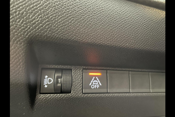Peugeot 208 1.2 PureTech Style Navigatie Apple Carplay Android Auto Parkeersensoren achter Head-up display Cruise Control Full Led Climate Control Lichtmetalen velgen