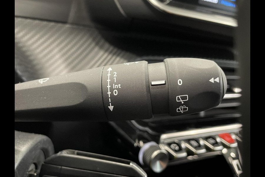 Peugeot 208 1.2 PureTech Style Navigatie Apple Carplay Android Auto Parkeersensoren achter Head-up display Cruise Control Full Led Climate Control Lichtmetalen velgen