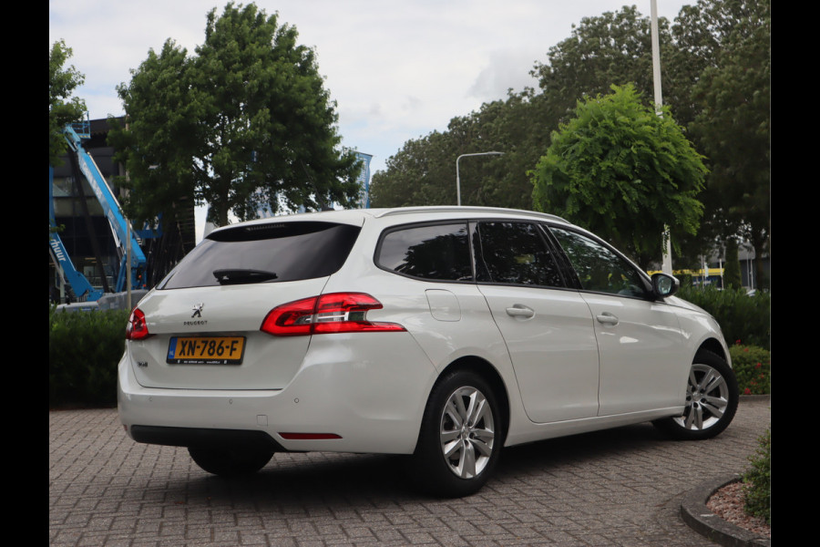 Peugeot 308 SW 1.2 PureTech Blue Lease Executive Navi / Climate / Pano / Pdc / Elekramen / Distributie recent vervangen / Onderhoud reeds uitgevoerd /