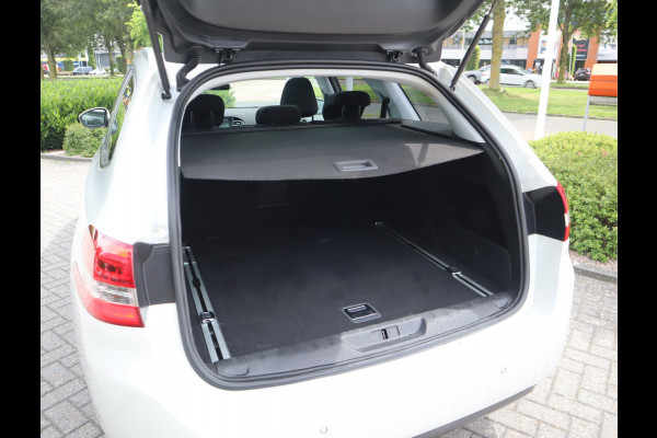 Peugeot 308 SW 1.2 PureTech Blue Lease Executive Navi / Climate / Pano / Pdc / Elekramen / Distributie recent vervangen / Onderhoud reeds uitgevoerd /