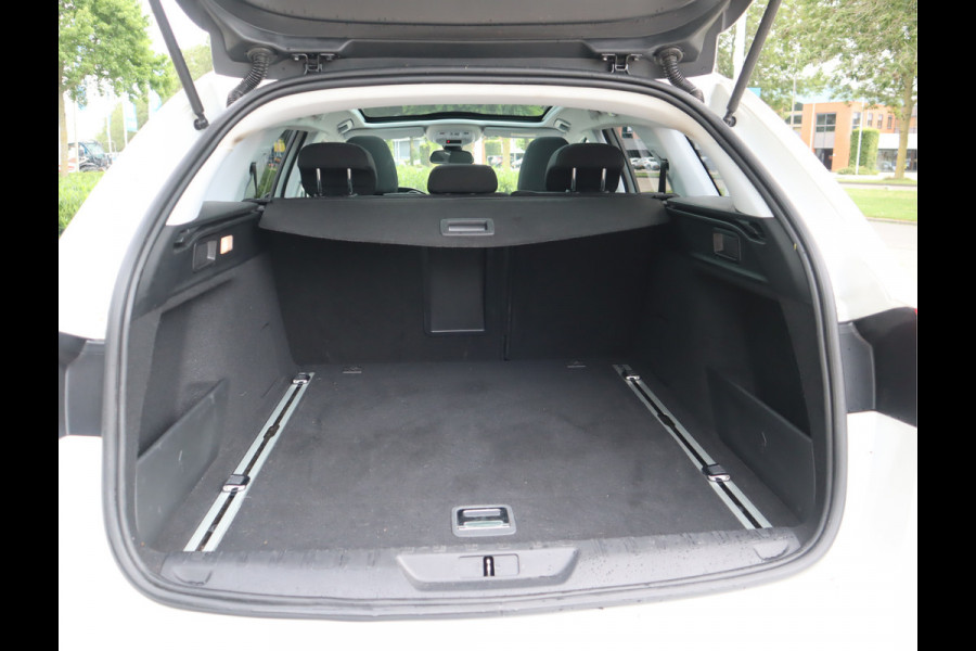 Peugeot 308 SW 1.2 PureTech Blue Lease Executive Navi / Climate / Pano / Pdc / Elekramen / Distributie recent vervangen / Onderhoud reeds uitgevoerd /