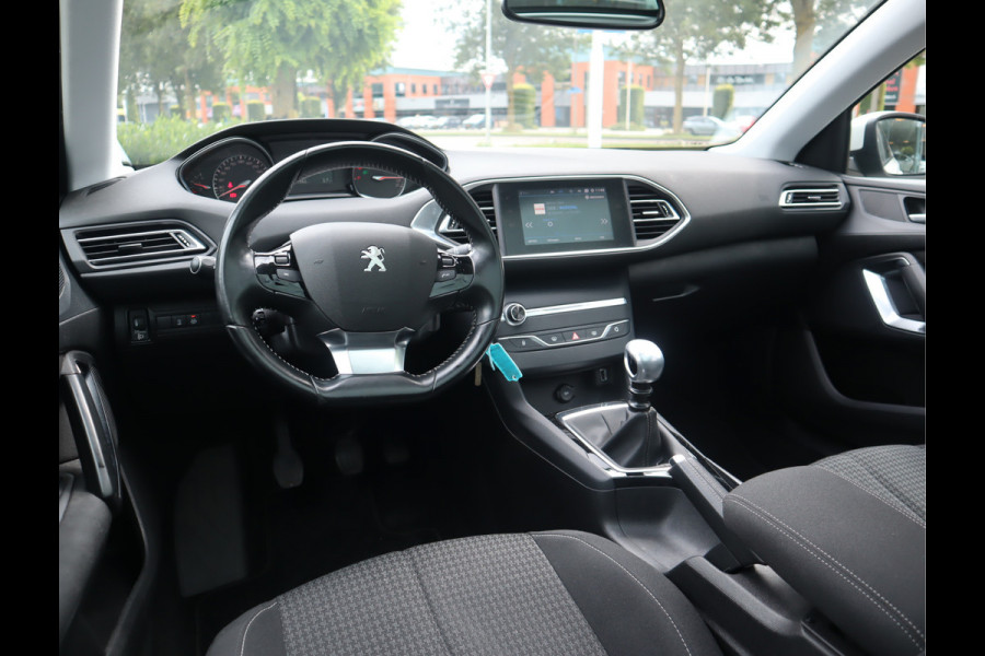 Peugeot 308 SW 1.2 PureTech Blue Lease Executive Navi / Climate / Pano / Pdc / Elekramen / Distributie recent vervangen / Onderhoud reeds uitgevoerd /