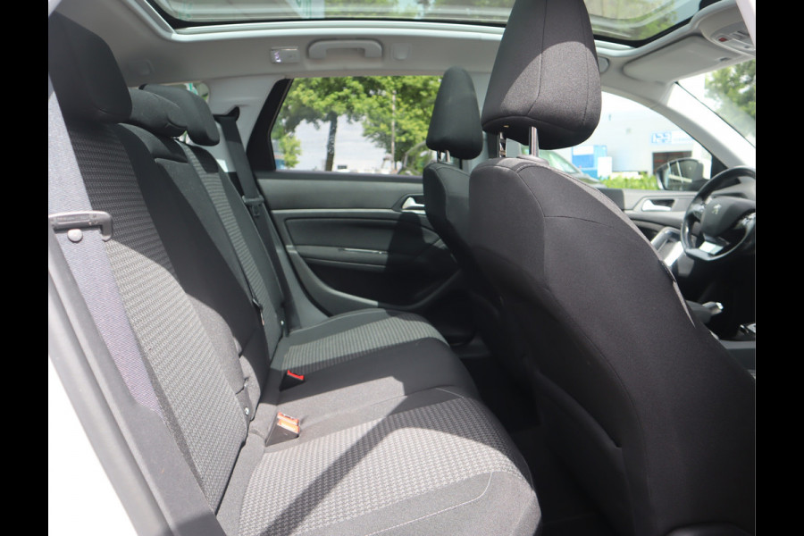 Peugeot 308 SW 1.2 PureTech Blue Lease Executive Navi / Climate / Pano / Pdc / Elekramen / Distributie recent vervangen / Onderhoud reeds uitgevoerd /
