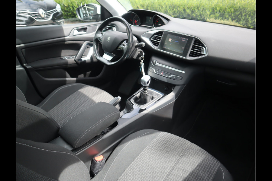 Peugeot 308 SW 1.2 PureTech Blue Lease Executive Navi / Climate / Pano / Pdc / Elekramen / Distributie recent vervangen / Onderhoud reeds uitgevoerd /
