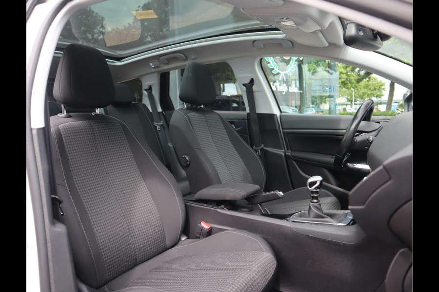Peugeot 308 SW 1.2 PureTech Blue Lease Executive Navi / Climate / Pano / Pdc / Elekramen / Distributie recent vervangen / Onderhoud reeds uitgevoerd /