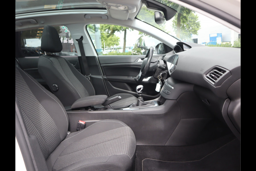 Peugeot 308 SW 1.2 PureTech Blue Lease Executive Navi / Climate / Pano / Pdc / Elekramen / Distributie recent vervangen / Onderhoud reeds uitgevoerd /