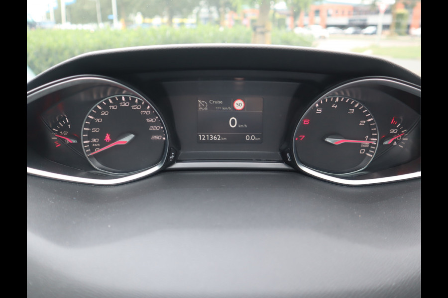 Peugeot 308 SW 1.2 PureTech Blue Lease Executive Navi / Climate / Pano / Pdc / Elekramen / Distributie recent vervangen / Onderhoud reeds uitgevoerd /