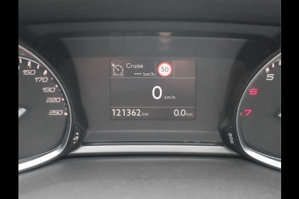 Peugeot 308 SW 1.2 PureTech Blue Lease Executive Navi / Climate / Pano / Pdc / Elekramen / Distributie recent vervangen / Onderhoud reeds uitgevoerd /