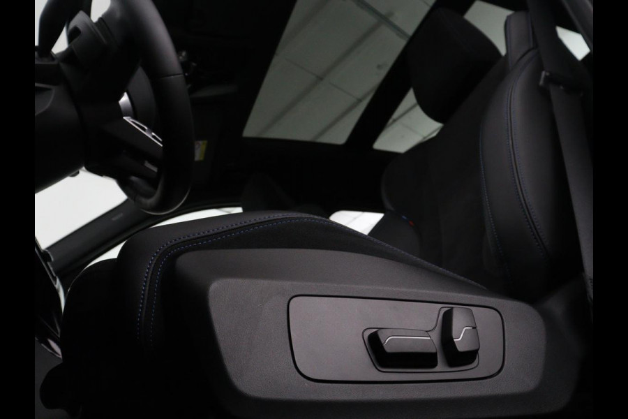 BMW X1 xDrive23i M-sport | Panoramadak | Head-up | Harman Kardon | Stuur/Stoelverwarming | 360 camera | Carplay | Memory | Climate control | Sfeerverlichting | Full LED | Leder / Alcantara