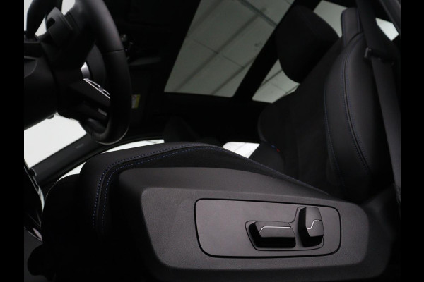 BMW X1 xDrive23i M-sport | Panoramadak | Head-up | Harman Kardon | Stuur/Stoelverwarming | 360 camera | Carplay | Memory | Climate control | Sfeerverlichting | Full LED | Leder / Alcantara