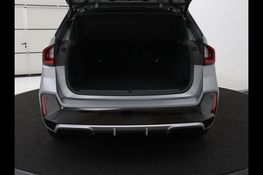 BMW X1 xDrive23i M-sport | Panoramadak | Head-up | Harman Kardon | Stuur/Stoelverwarming | 360 camera | Carplay | Memory | Climate control | Sfeerverlichting | Full LED | Leder / Alcantara