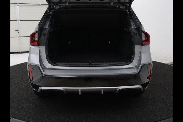 BMW X1 xDrive23i M-sport | Panoramadak | Head-up | Harman Kardon | Stuur/Stoelverwarming | 360 camera | Carplay | Memory | Climate control | Sfeerverlichting | Full LED | Leder / Alcantara